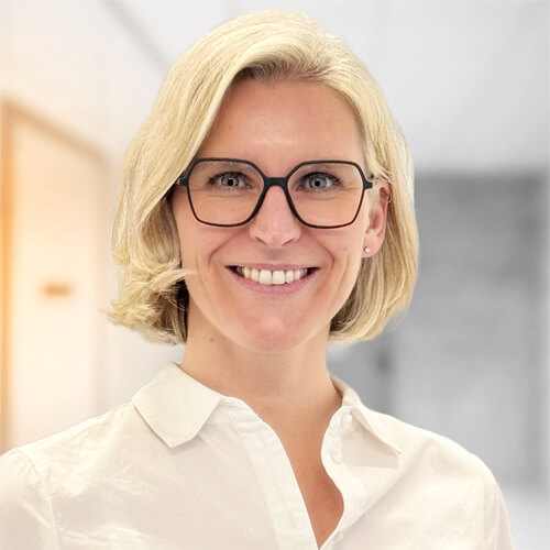 Portrait von Dr. Lisa Schwitalla, Mitarbeiterin des Brustkrebszentrums am Maindreieck in der Klinik Kitzinger Land.