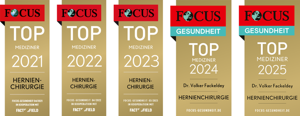 Collage aus 5 Focus Siegeln, die Top-Mediziner auszeichnen. In einer Reihe aufgelistet von 2021 bis 2025. Dr. Volker Fackeldey, Hernienchirurgie