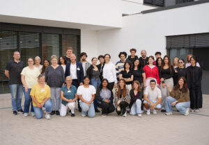Gruppenfoto der Auszubildenden im Bereich Pflege an der Klinik Kitzinger Land